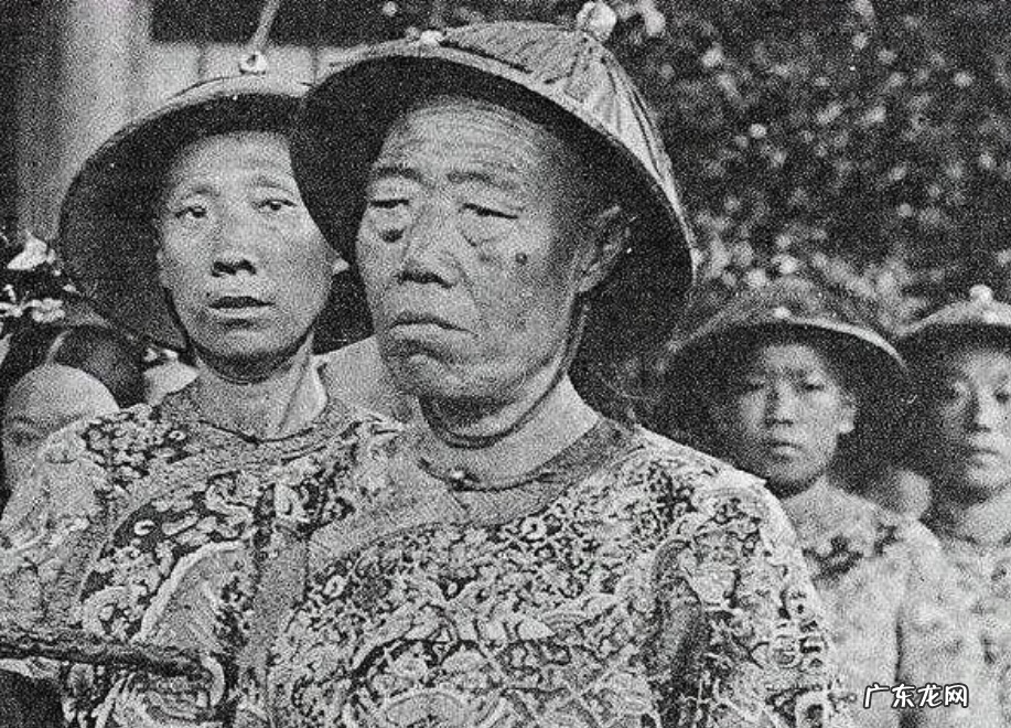 梦里梦见好多坟墓 梦到很多坟墓和棺材