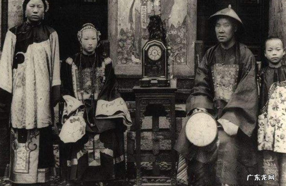 梦里梦见好多坟墓 梦到很多坟墓和棺材