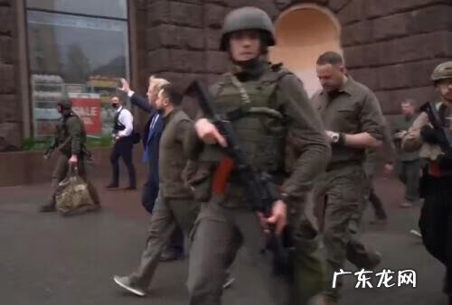 英首相与泽连斯基基辅漫步被讽 英首相与泽连斯基在基辅高调巡街!