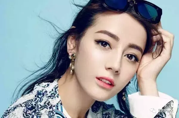 后背左边有痣的女人 人体后背痣反光风水吉祥图案