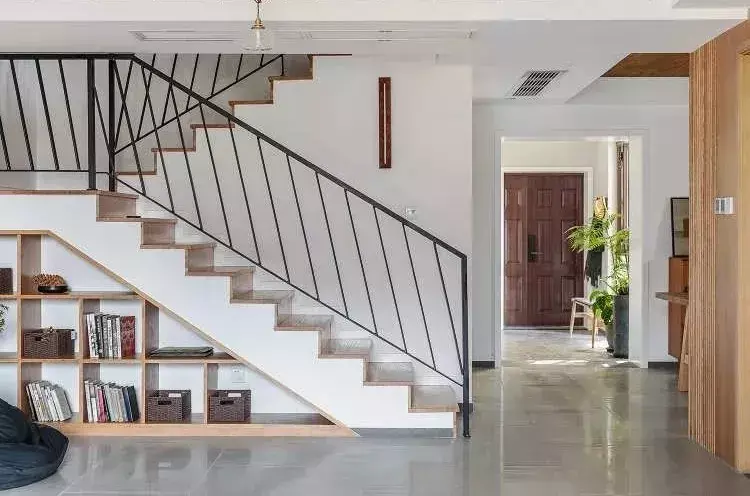 楼梯16步的风水 楼梯13步14级风水