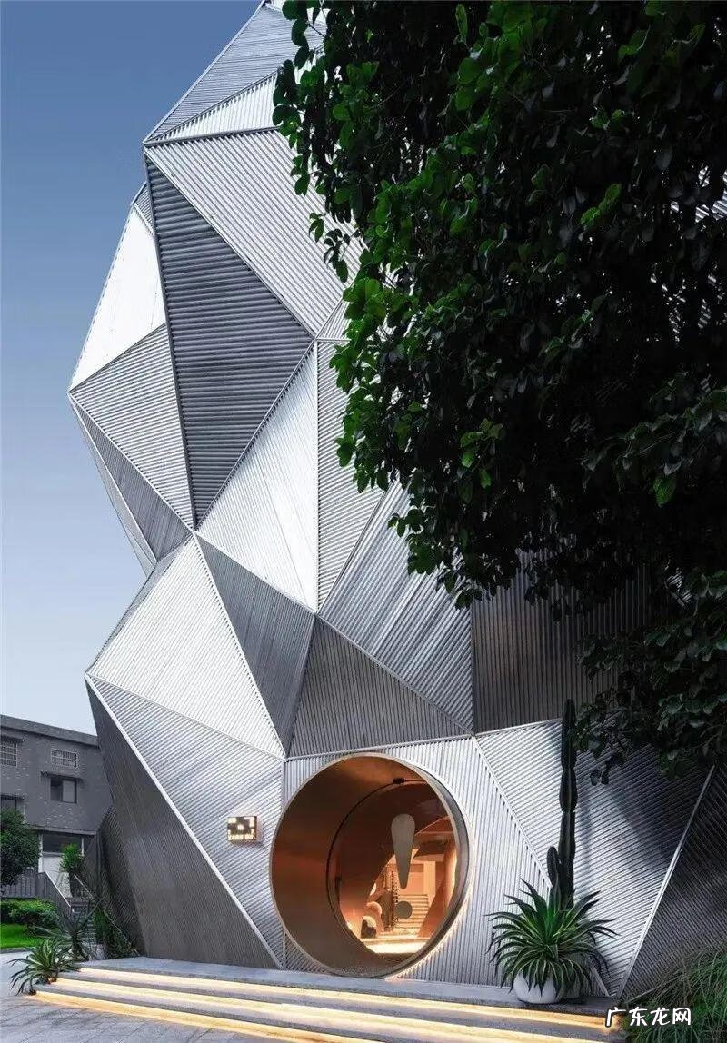 店铺招牌颜色风水 服装店招牌什么颜色最好