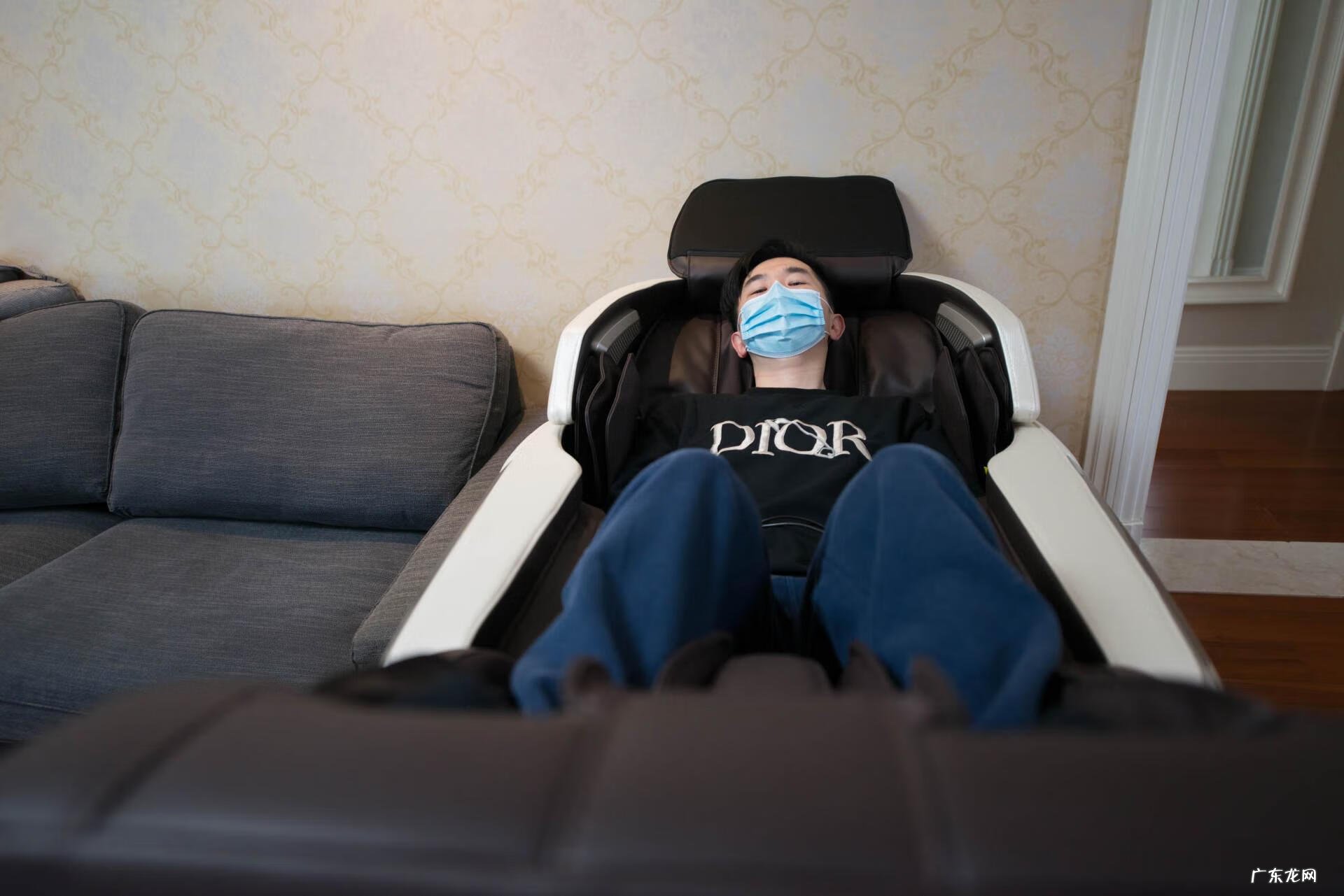 家里能不能有红色椅子 风水上有红色按摩椅好不好呢