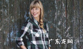 黑色针织衫配什么色的衬衫 黑色针织衫配哪种色的衬衫