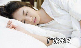 梦见穿旧衣服什么意思 梦见穿旧衣服的预示