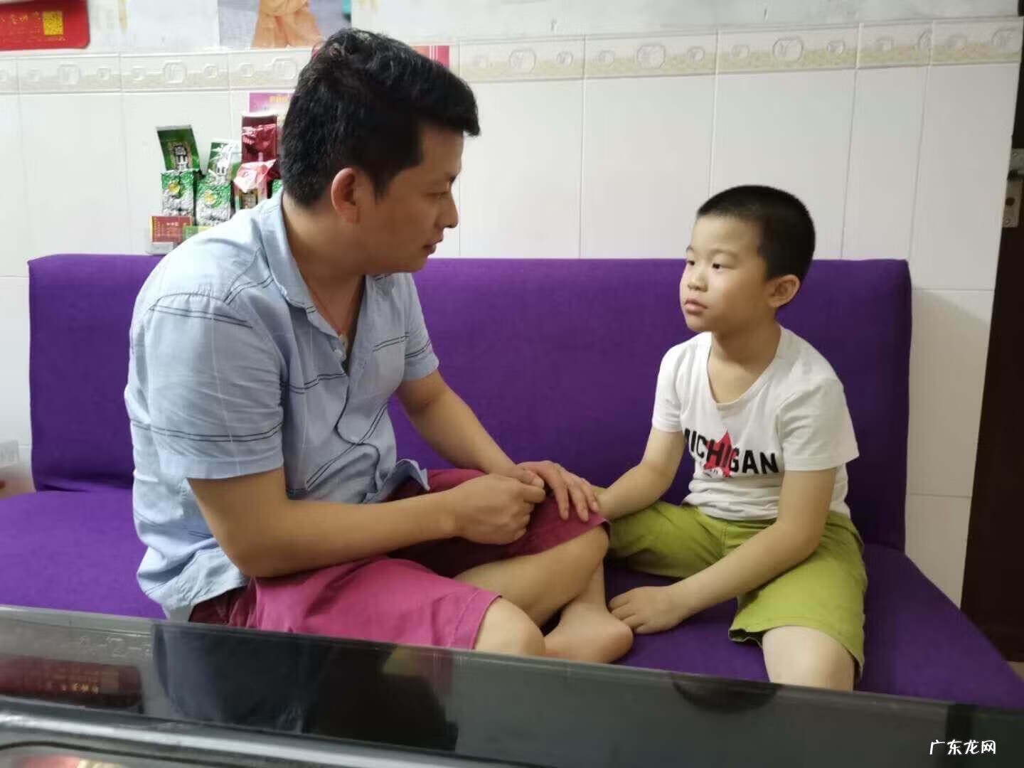 儿子和父亲 父亲可以睡儿子的房间吗