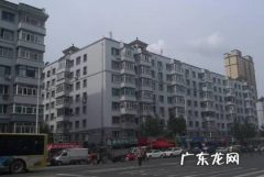 楼房邻居门对门挂什么最好