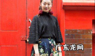 高腰半身长裙搭配什么上衣好看 高腰半身长裙搭配怎样的上衣好看