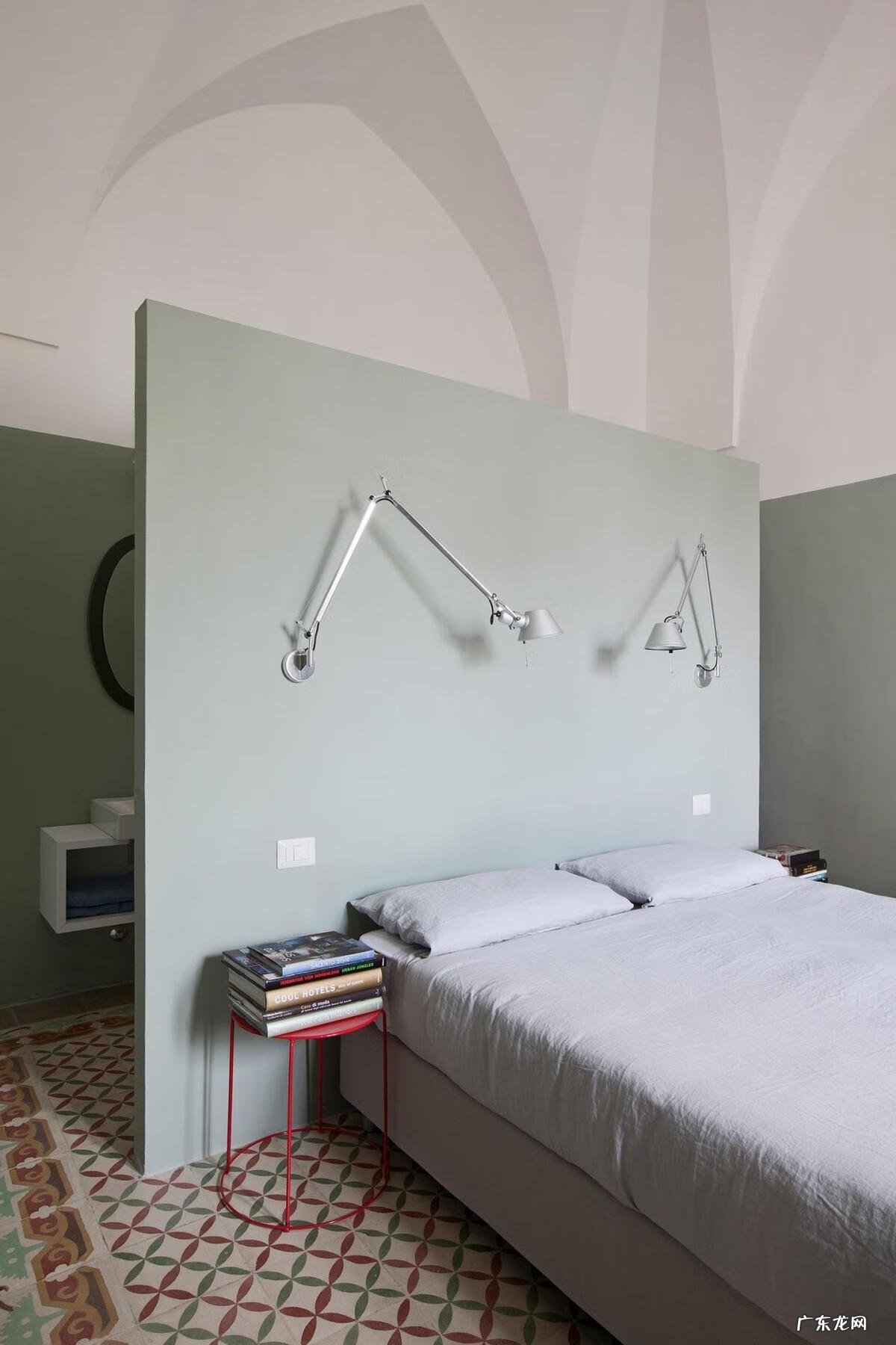 床右侧靠墙放好不好 风水床左边靠墙好不好