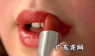 淡妆如何选择口红颜色 淡妆怎么选择口红颜色