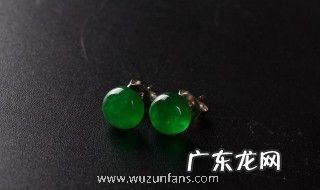 绿色的翡翠坠子配什么链子 绿色的翡翠坠子配哪些链子