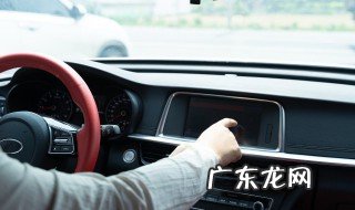 车下面漏水怎么回事 车子下面在滴水怎么回事