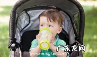 怎么引导孩子自主喝奶 锻炼孩子自己喝奶的技巧