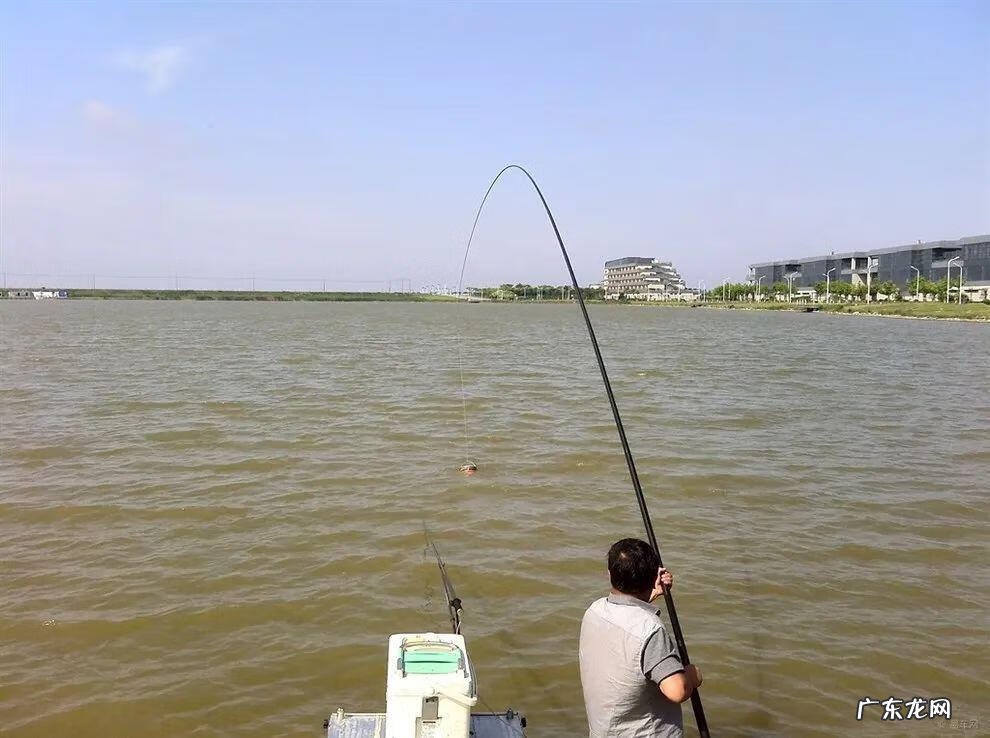 钓鱼的风水论 钓鱼水位看风水还是钓鱼