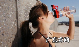塑料水杯等级7能装热水吗 塑料杯子PC7可以装热水吗