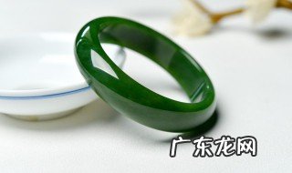 翡翠镯子 什么人带 翡翠镯子适合什么人带