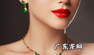 女人戴翡翠有什么好处 女人佩戴翡翠的好处