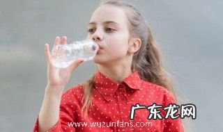 用塑料杯子喝热水有什么危害? 塑料杯子喝热水有害吗