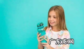 坐飞机水杯里有水能过安检吗 坐飞机水杯里有水可以过安检吗