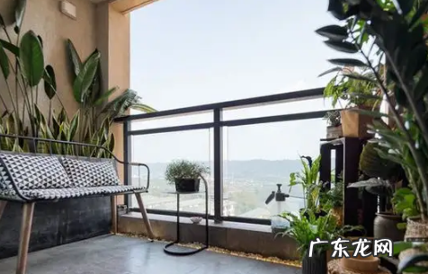 阳台刚贴好的瓷砖被雨淋了有事吗