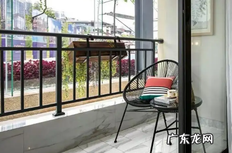 阳台刚贴好的瓷砖被雨淋了有事吗