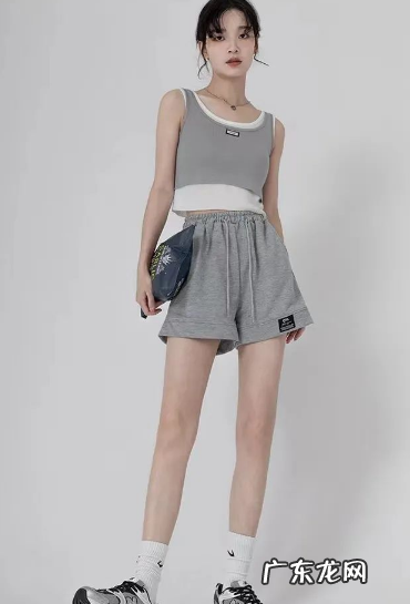 夏季里面背心吊带外面怎么穿2022