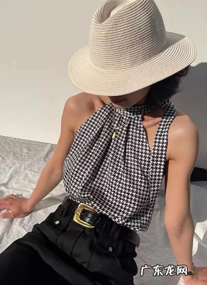 夏季里面背心吊带外面怎么穿2022