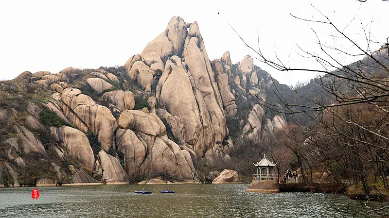 风水左边有水代表什么 风水湖水从左往右流说法是