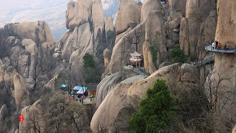 风水左边有水代表什么 风水湖水从左往右流说法是