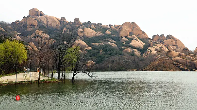 风水左边有水代表什么 风水湖水从左往右流说法是