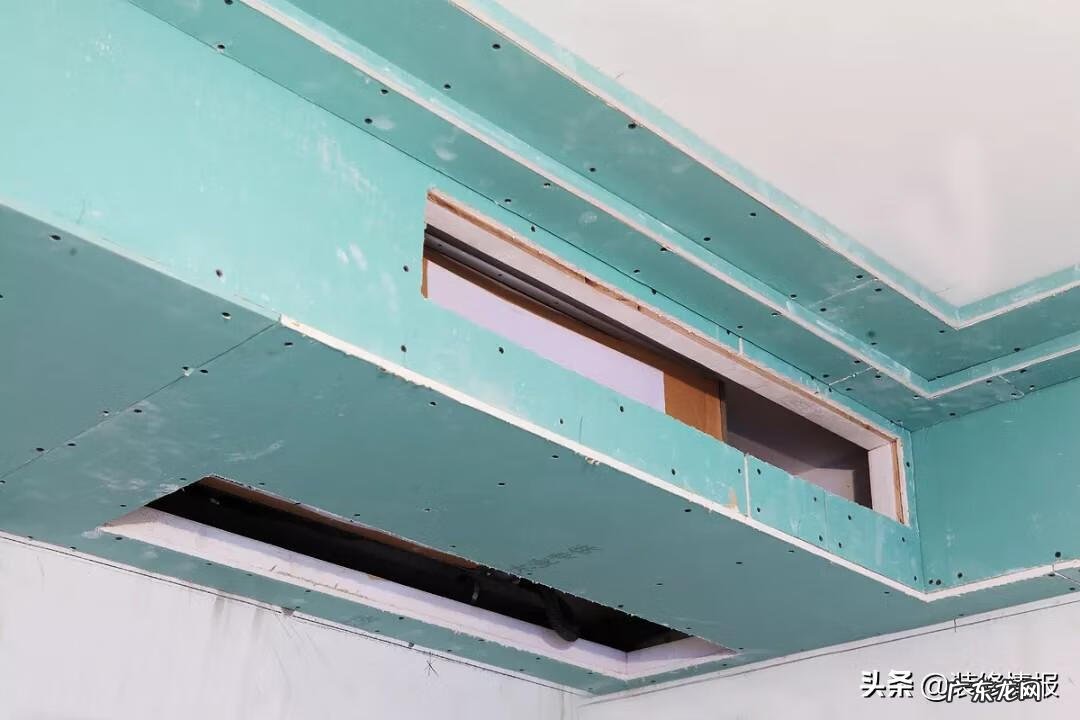 院墙用铁丝网围起来风水 铁丝网门头装修效果图