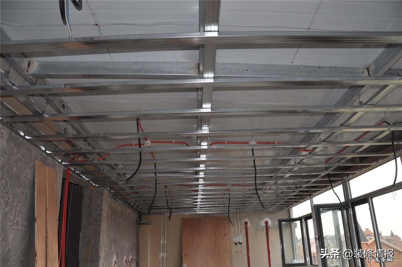 院墙用铁丝网围起来风水 铁丝网门头装修效果图