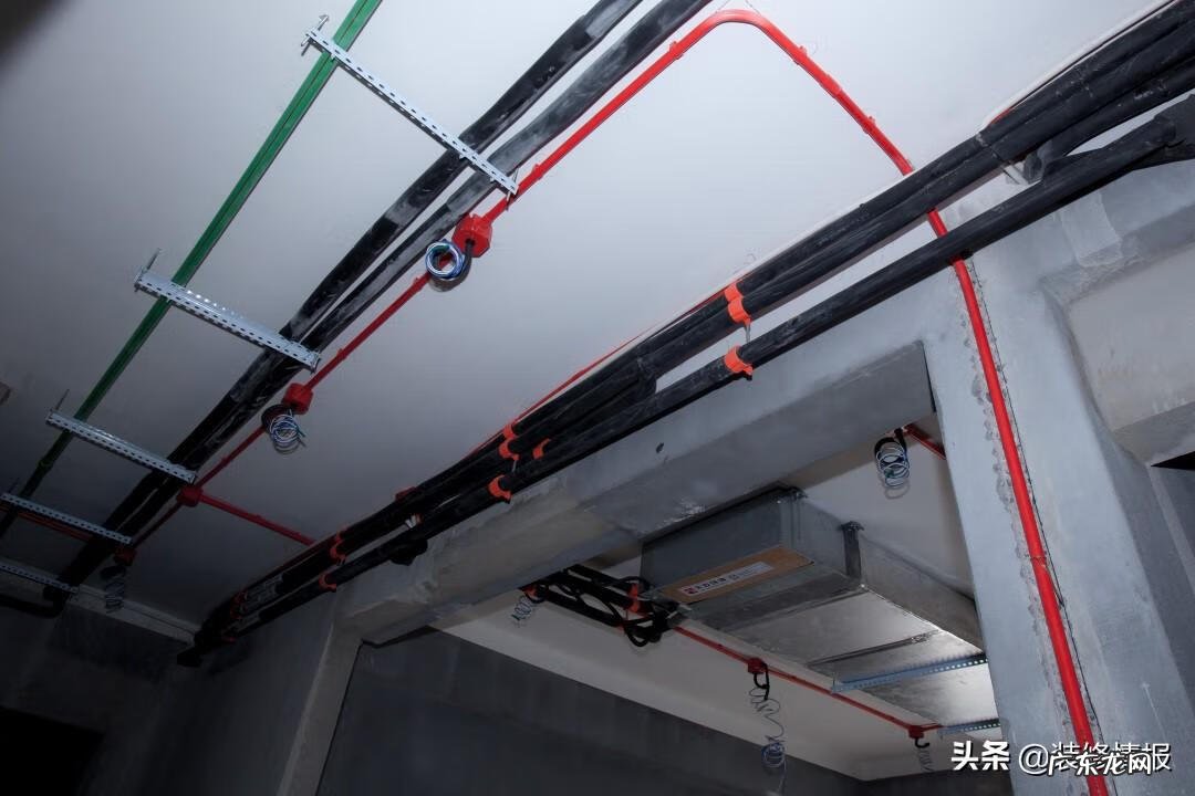 院墙用铁丝网围起来风水 铁丝网门头装修效果图