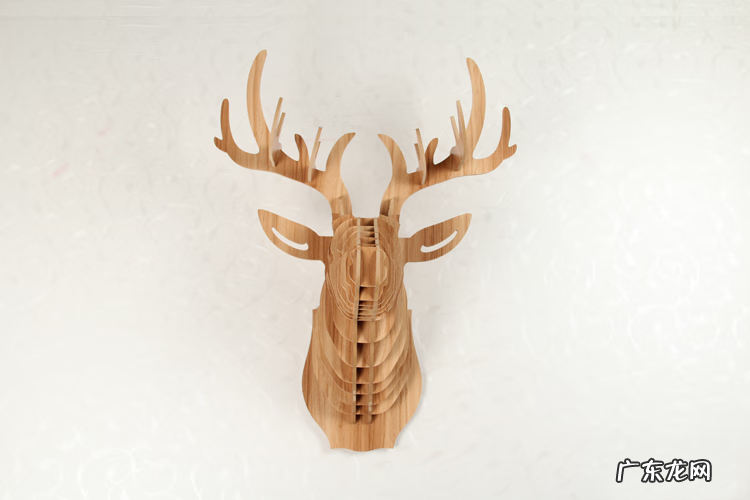 鹿的背景墙可以挂餐厅吗 风水鹿头可以挂在背景墙吗
