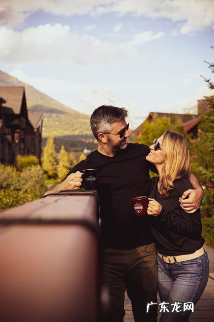 女人偷偷还爱着前任的表现-默默的关注着前任的动态