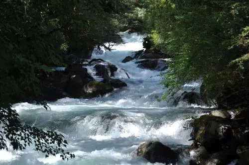 沟水汩汩是什么意思-简短介绍