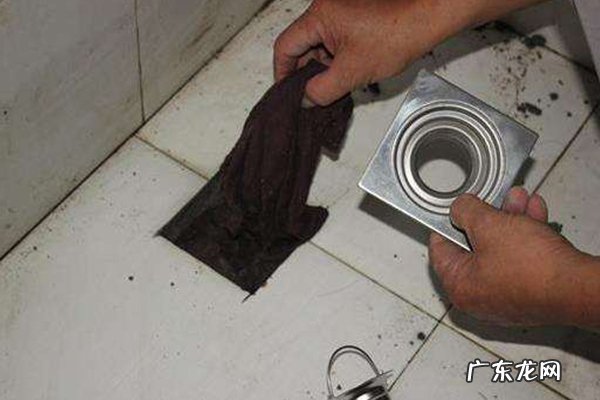 地漏反臭如何解决 地漏反臭可使用管道疏通剂解决