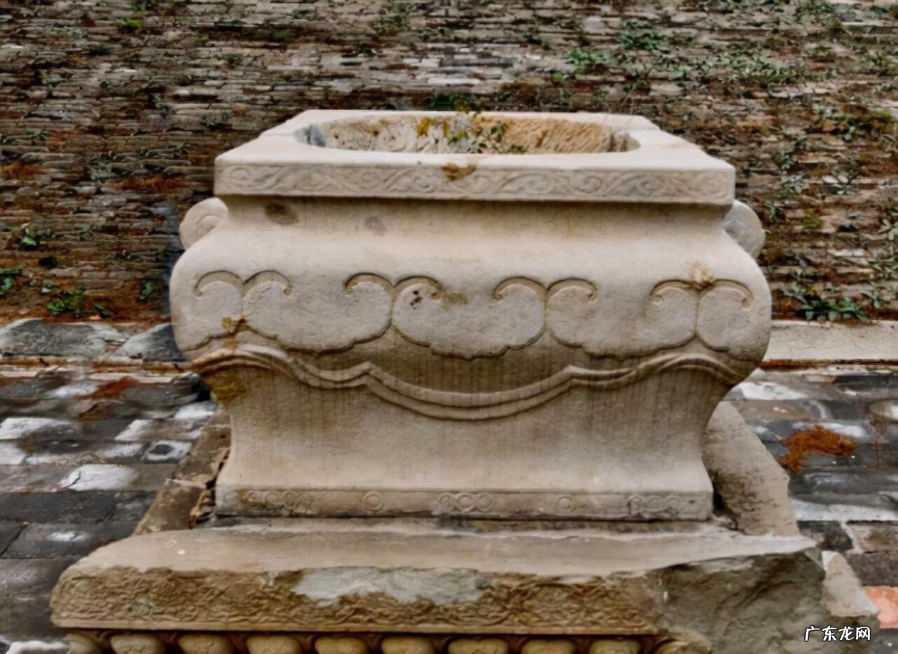 风水挖金井有大石头 风水有方形的金井吗