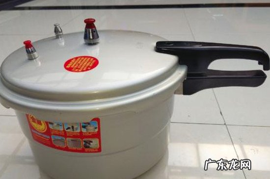 高压锅盖子错位卡住打不开