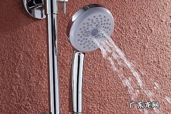 热水器水黄可以洗澡吗