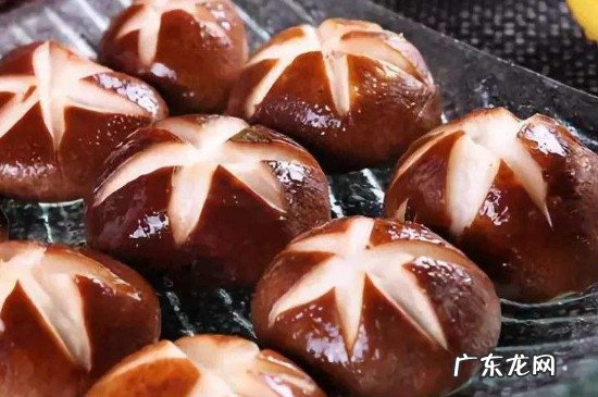 香菇冰箱放久了变黑还能吃吗