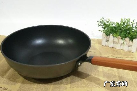 不粘锅涂层烧黑焦了还能用吗