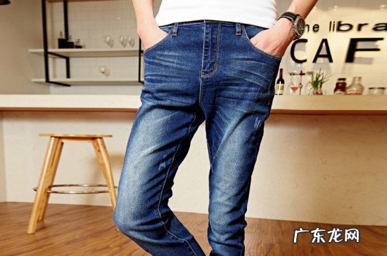 牛仔裤有刺鼻的味道怎么去除