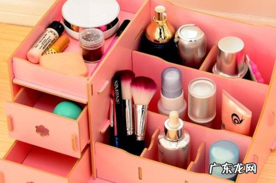化妆品放行李箱里可以托运吗