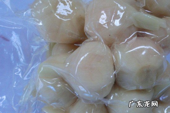 糖蒜变蓝色了怎么回事啊