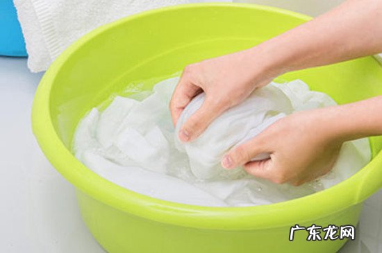 碳素笔字迹怎么去除衣服上