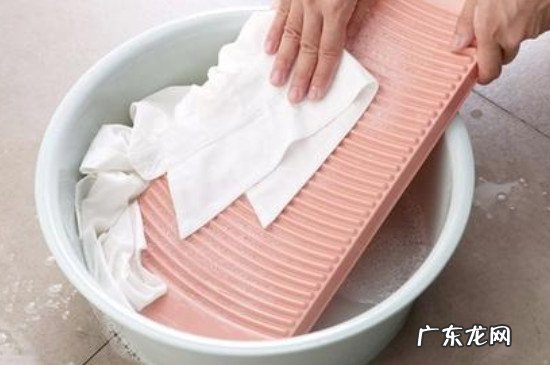 碳素笔字迹怎么去除衣服上