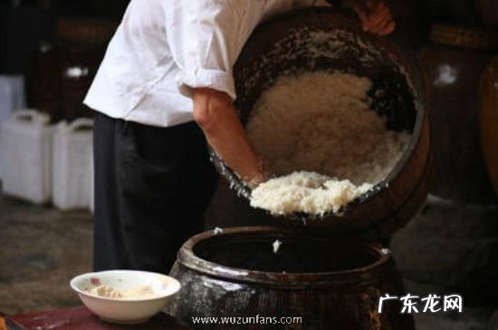 米酒上面有黑毛能吃吗