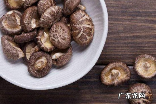 香菇发黑了能吃吗