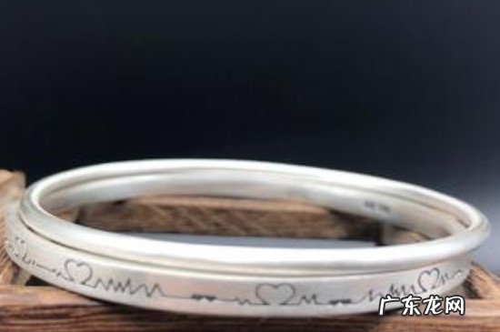 银镯子发黑了怎么能擦亮